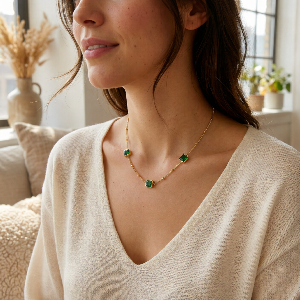 Vintage Style Emerald Green Necklace