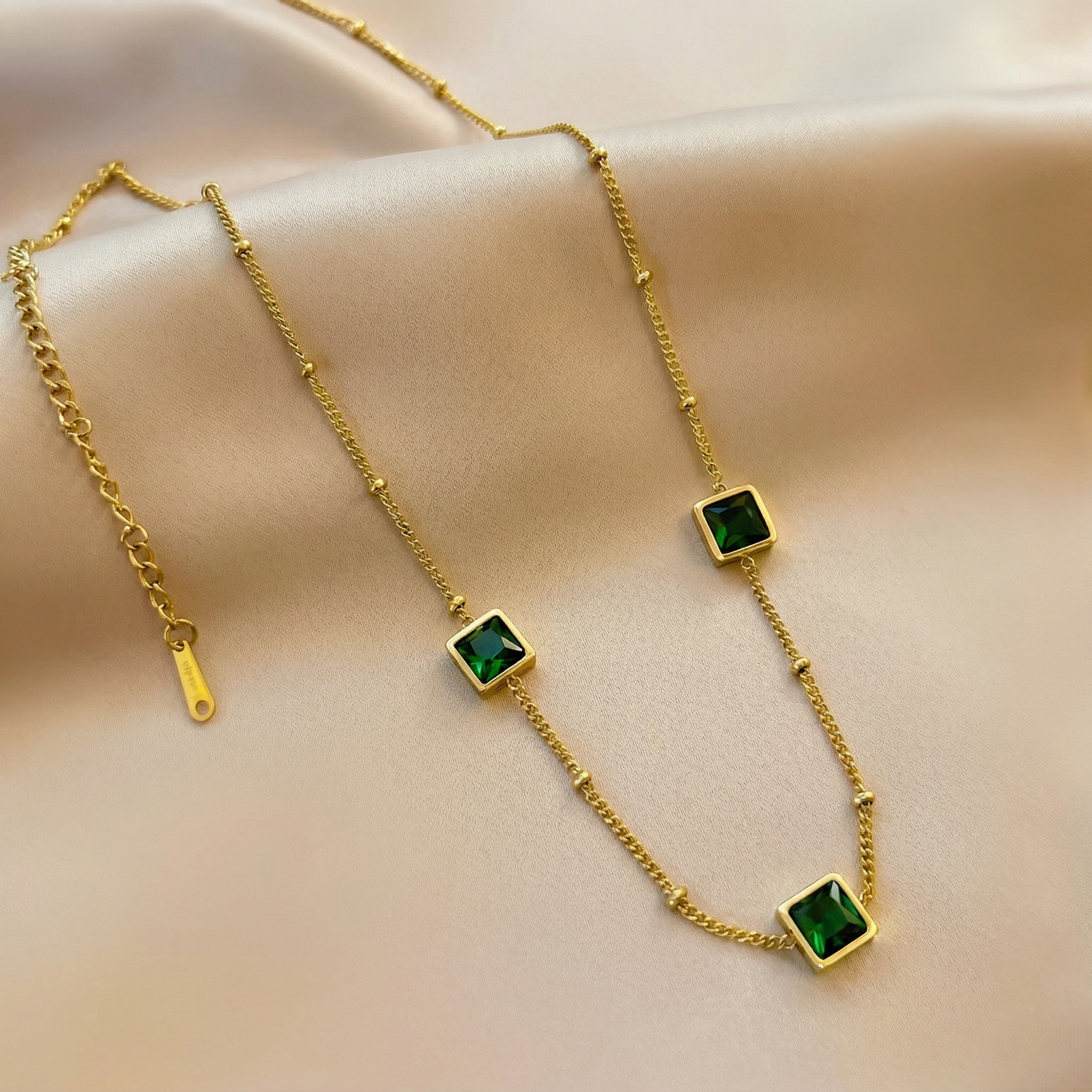 Vintage Style Emerald Green Necklace